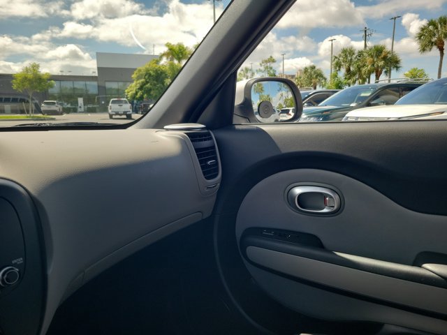 Used 2016 Kia Soul FWD image 28