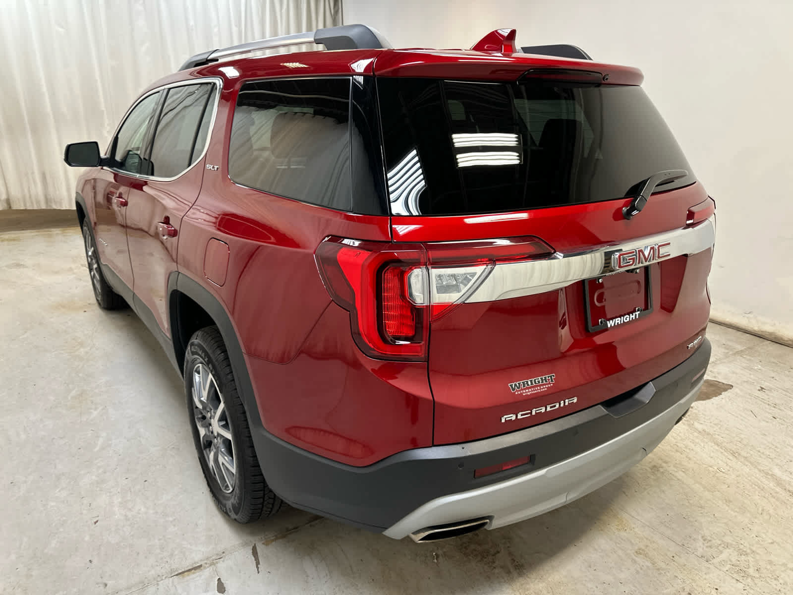 Used 2023 GMC Acadia SLT w/ Technology Package image 6
