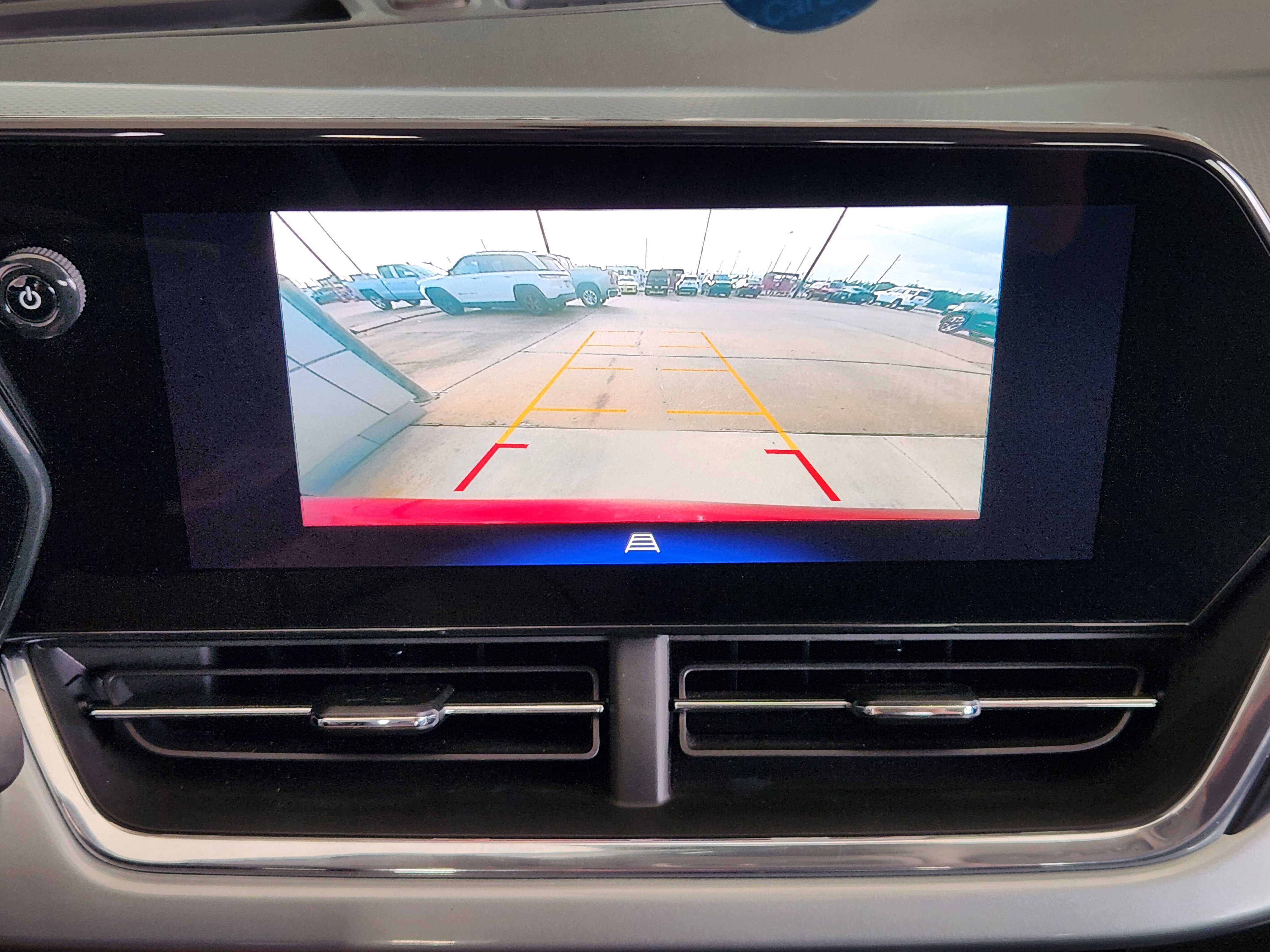 Certified 2025 Chevrolet Trax LT image 19