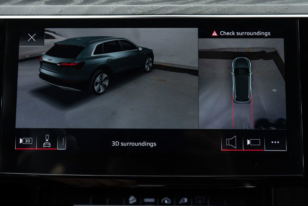 Used 2021 Audi e-tron Premium Plus w/ Premium Plus Package image 26
