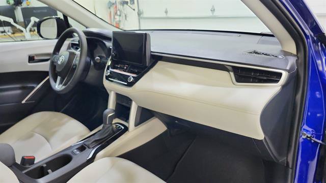 Used 2025 Toyota Corolla Cross LE FWD image 22