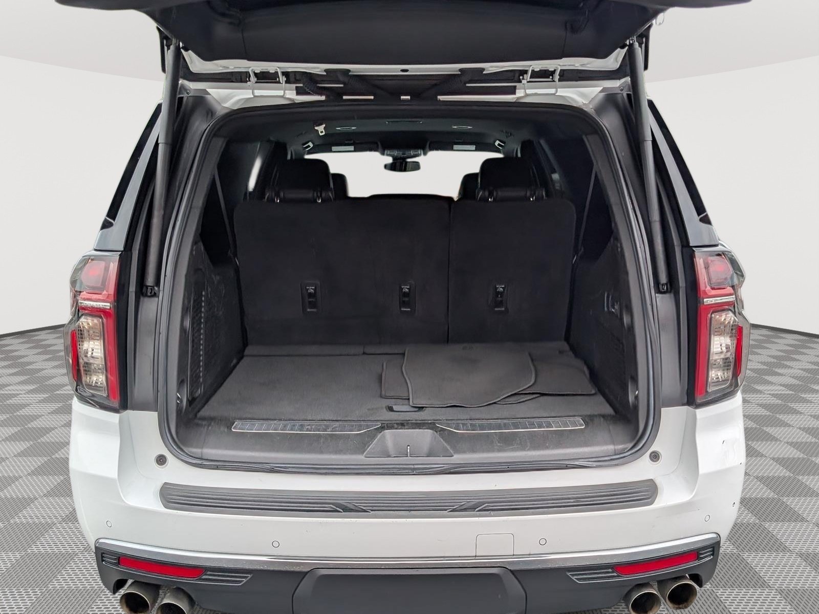 Used 2024 Chevrolet Suburban Premier RWD image 15