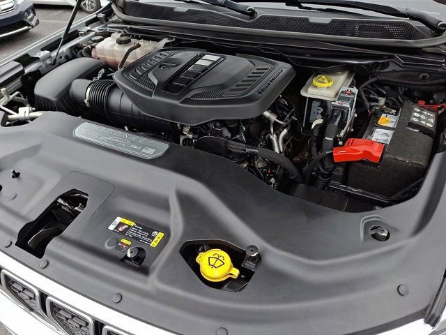 Certified 2024 Jeep Wagoneer L Series II w/ Flexible Seating Group image 34