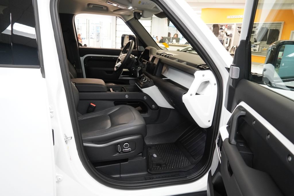 Used 2024 Land Rover Defender 130 S image 12
