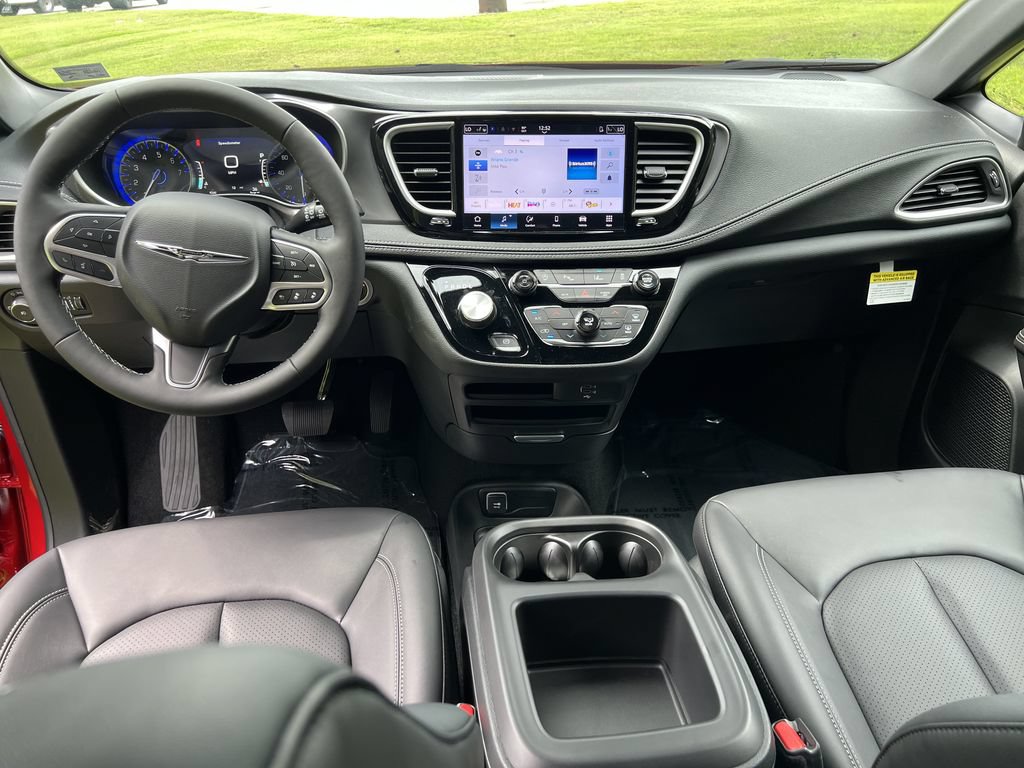 New 2026 Chrysler Pacifica Select FWD image 21