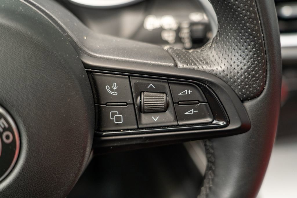 Used 2024 Alfa Romeo Stelvio Veloce AWD/4WD image 31