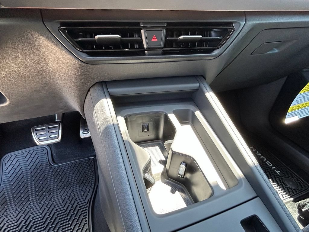New 2026 Volkswagen Tiguan SE R-Line FWD image 32