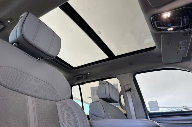 Used 2022 Jeep Grand Wagoneer Series II w/ Convenience Group III image 15