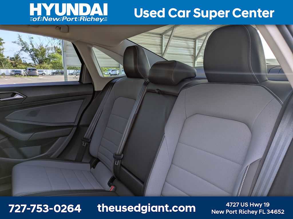 Used 2025 Volkswagen Jetta SE image 14