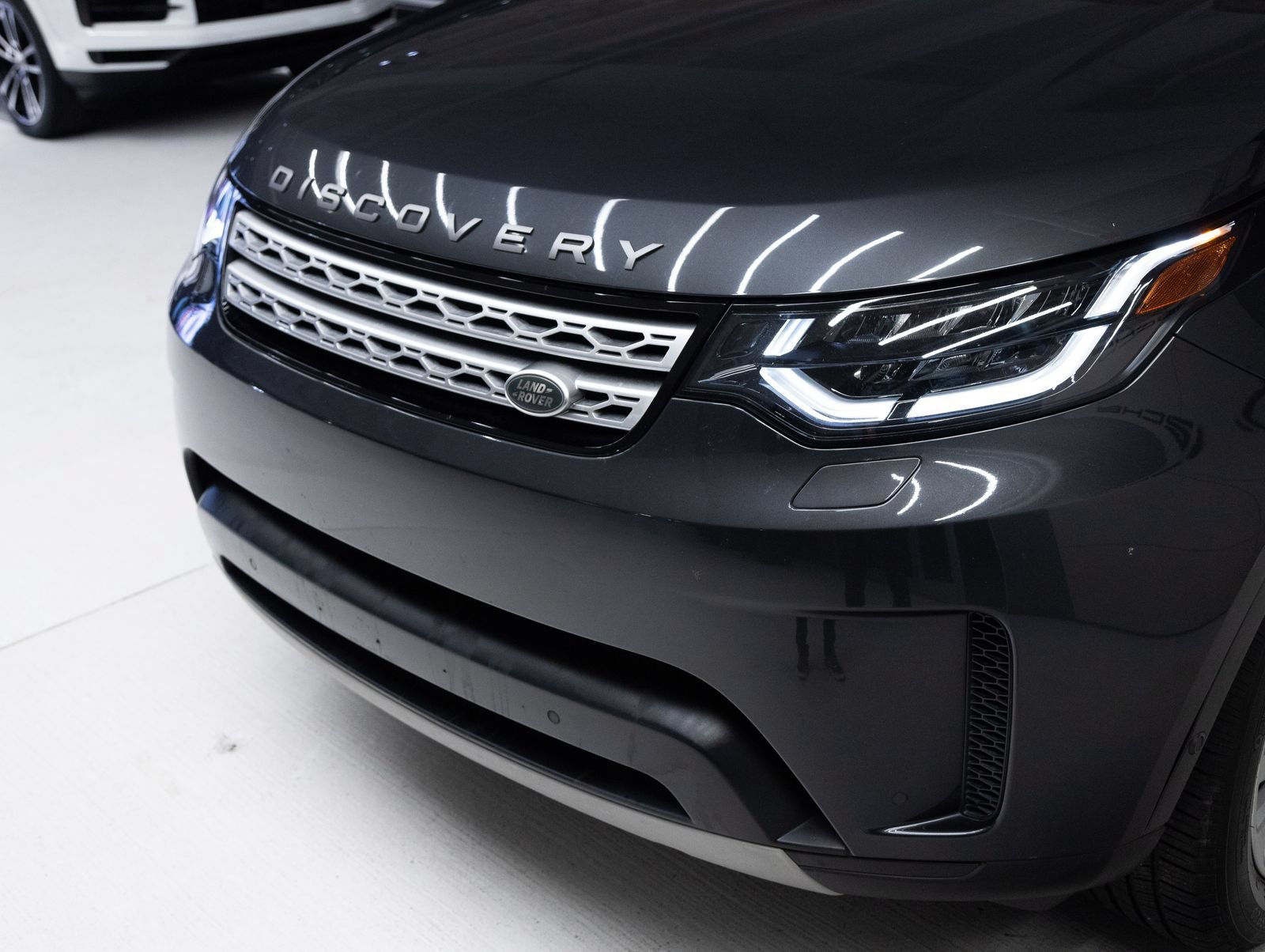 Used 2019 Land Rover Discovery HSE AWD/4WD image 32