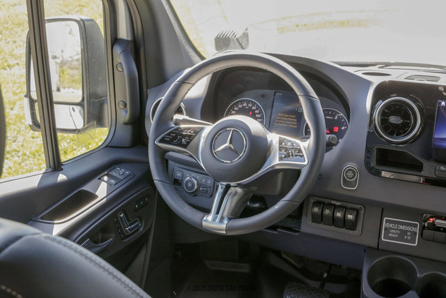 Used 2025 Mercedes-Benz Sprinter 2500 image 24