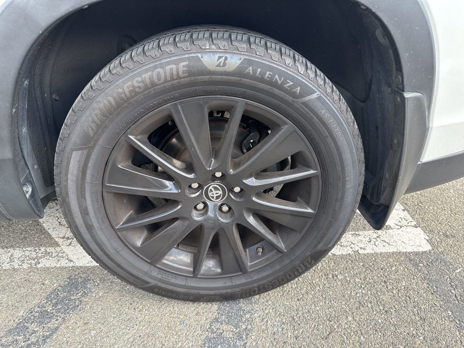 Used 2019 Toyota Highlander SE AWD/4WD image 17