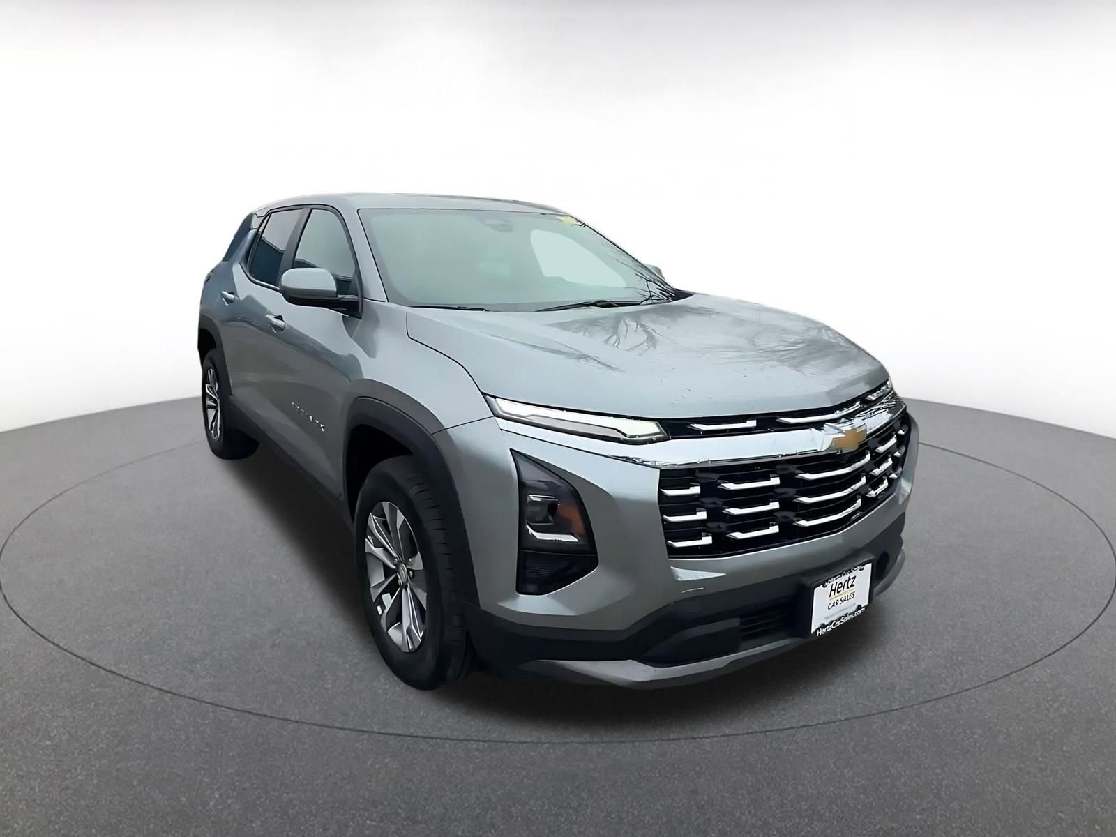 Used 2025 Chevrolet Equinox LT image 3
