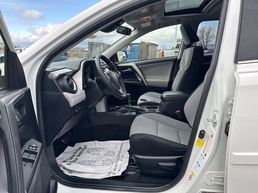 Used 2018 Toyota RAV4 XLE w/ Plus Extra Value Package image 31