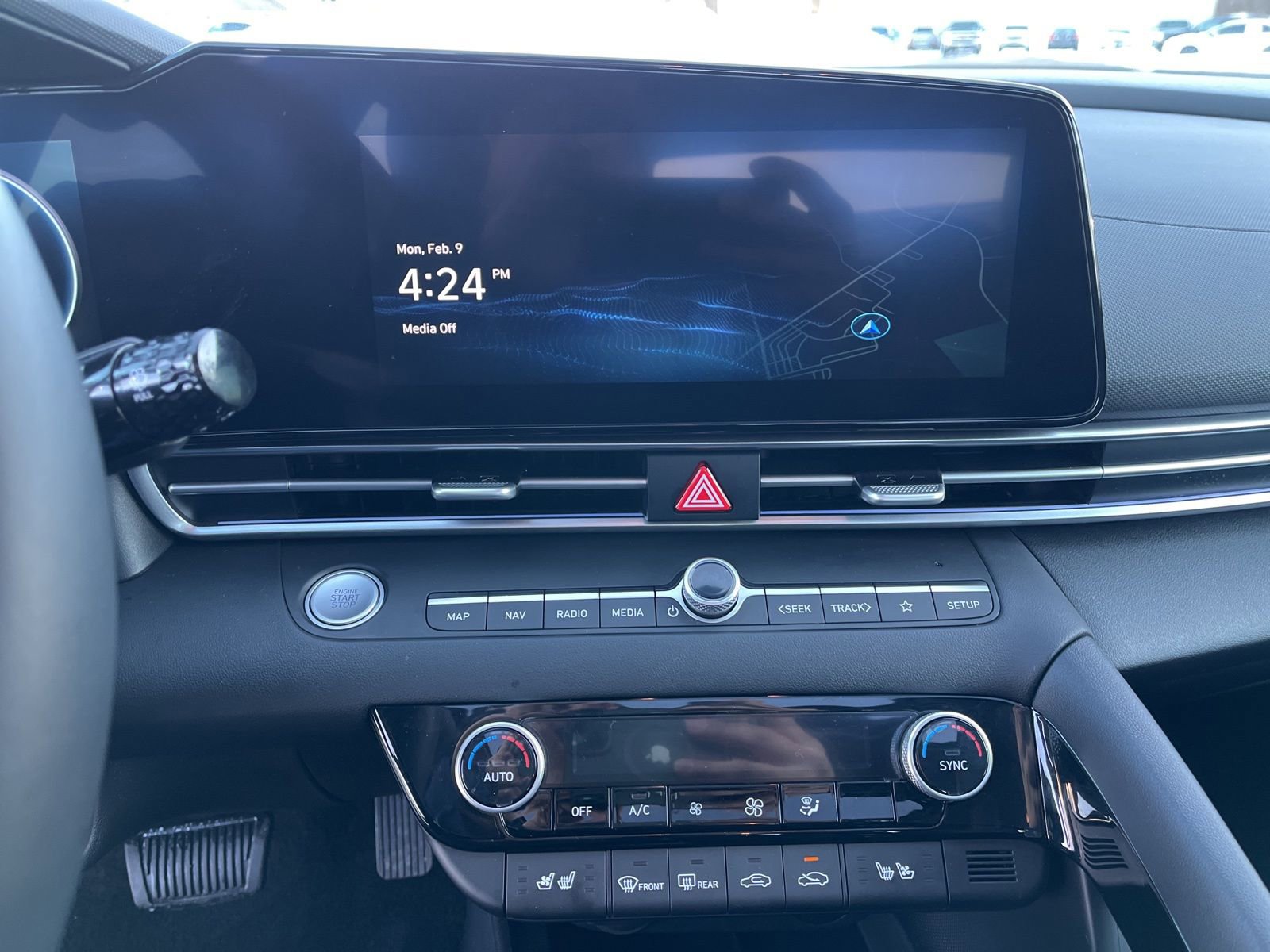 Certified 2025 Hyundai Elantra Limited image 32