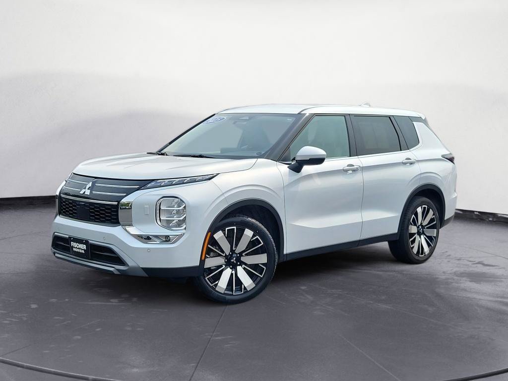 Used 2025 Mitsubishi Outlander SE