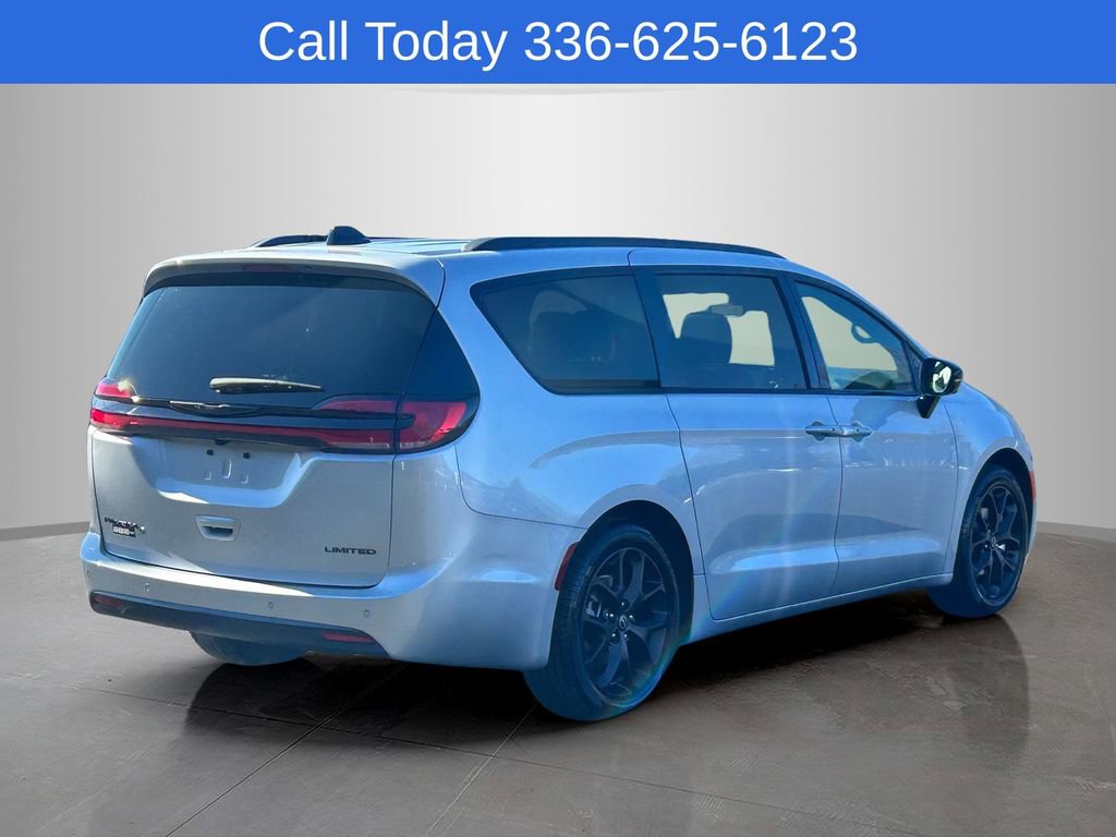 New 2026 Chrysler Pacifica Limited w/ S Appearance Package FWD image 7