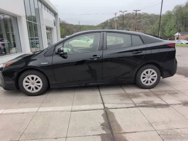 Used 2020 Toyota Prius LE FWD image 2
