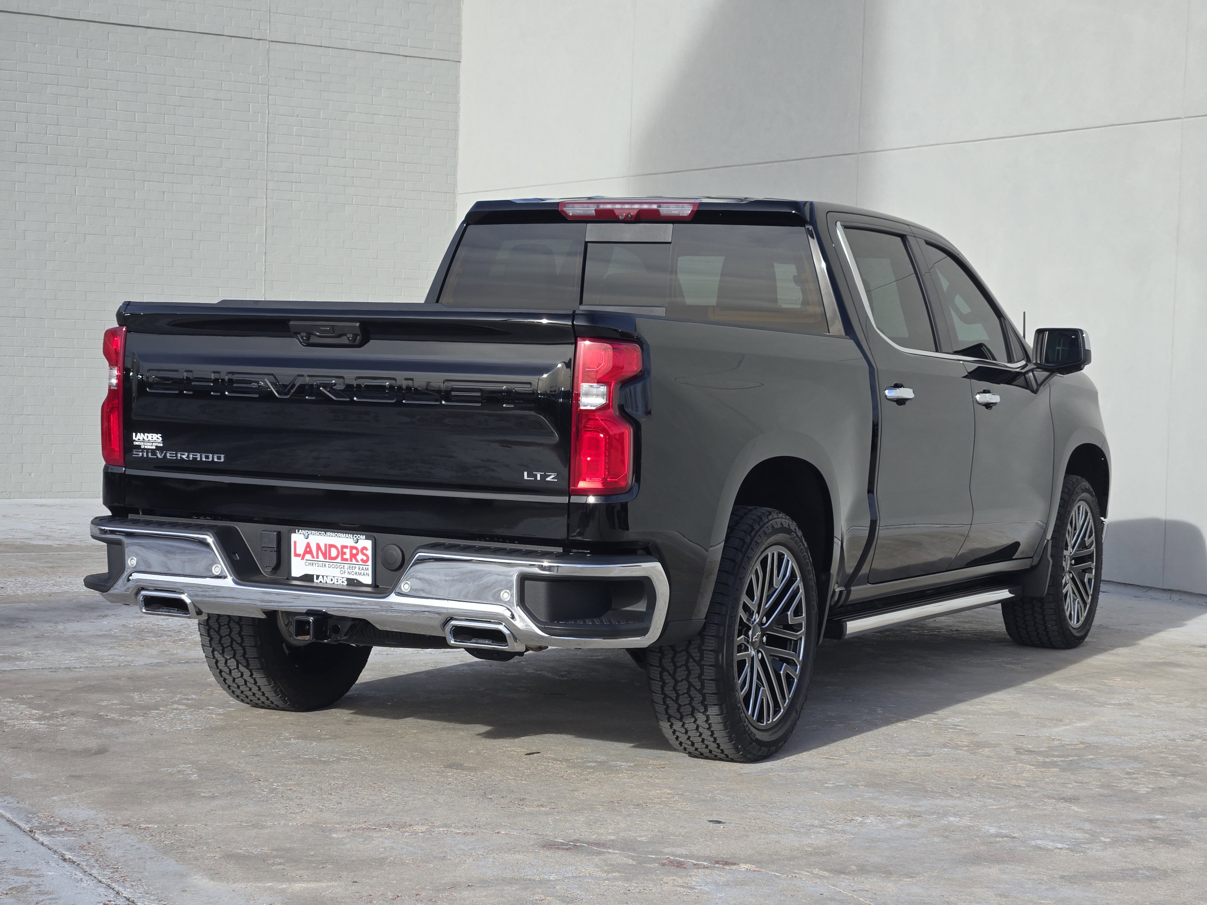 Used 2025 Chevrolet Silverado 1500 LTZ w/ LTZ Premium Package image 8