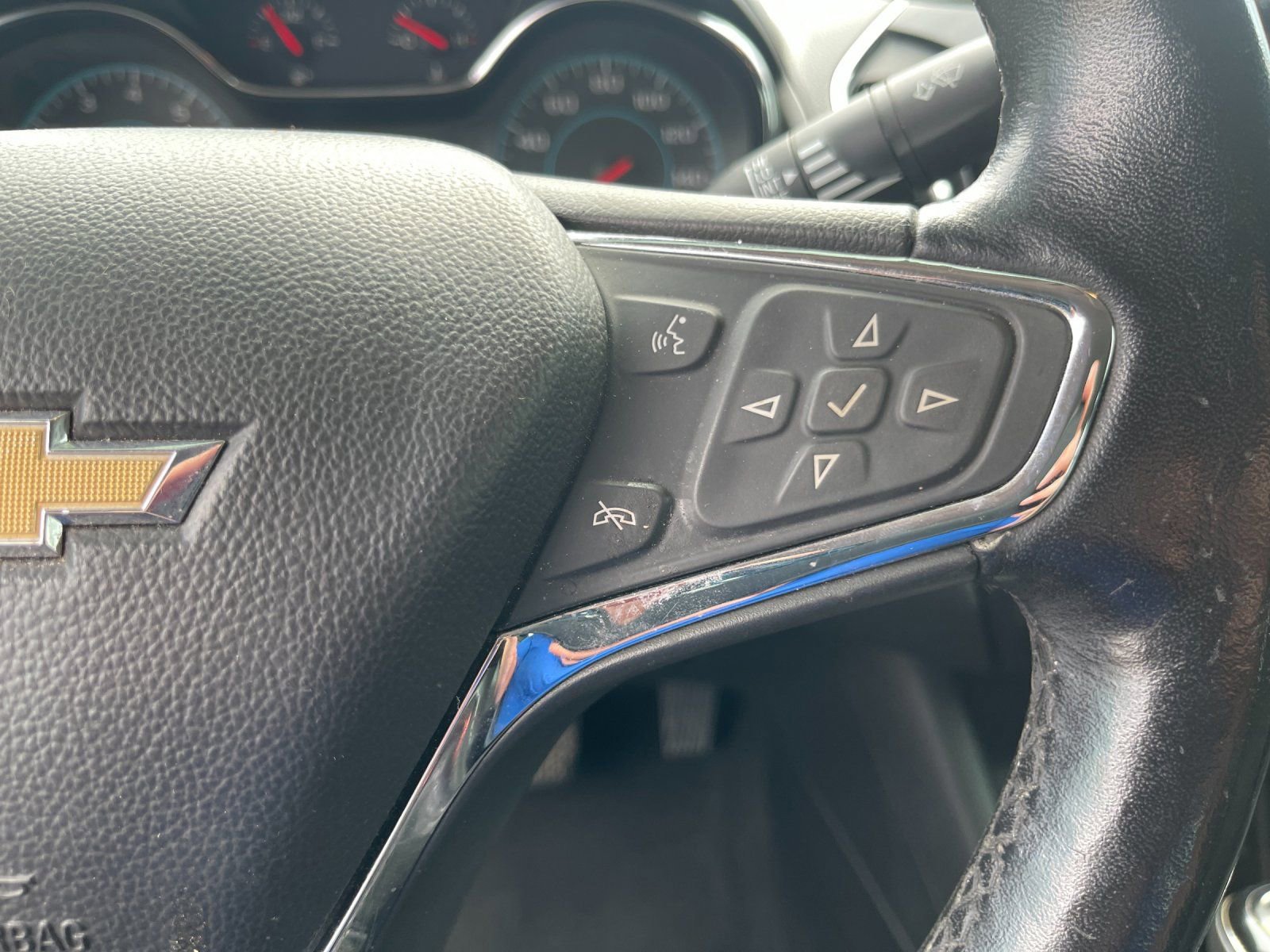 Used 2017 Chevrolet Cruze Premier image 25