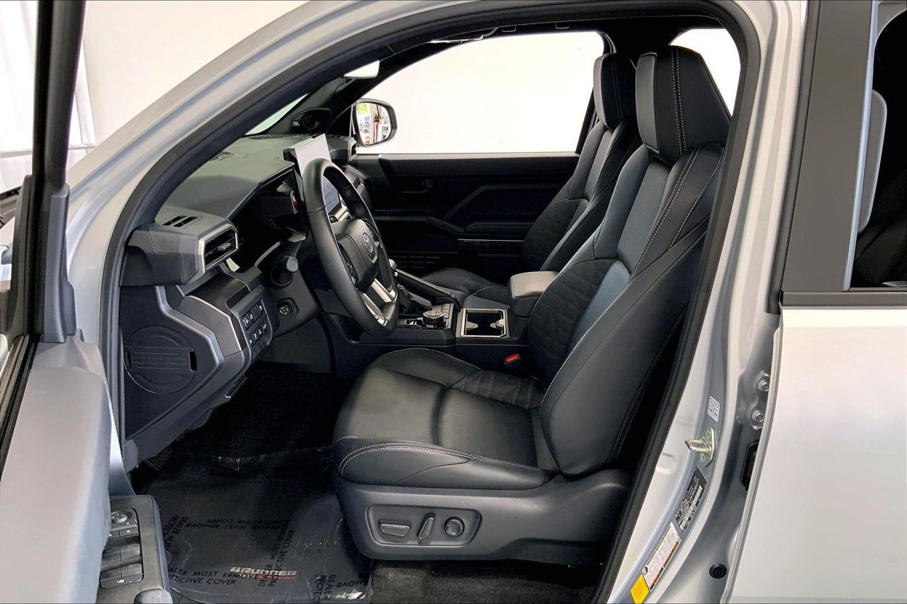 Used 2025 Toyota 4Runner TRD Off-Road Premium AWD/4WD image 18