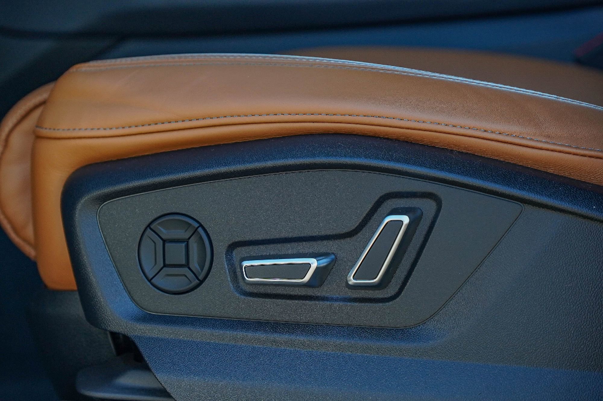 Certified 2023 Audi RS Q8 w/ Black Optic Package image 23