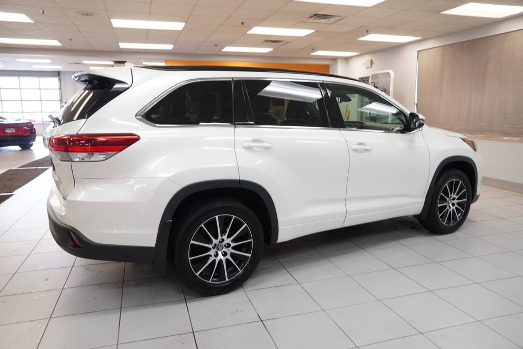 Used 2018 Toyota Highlander SE image 13