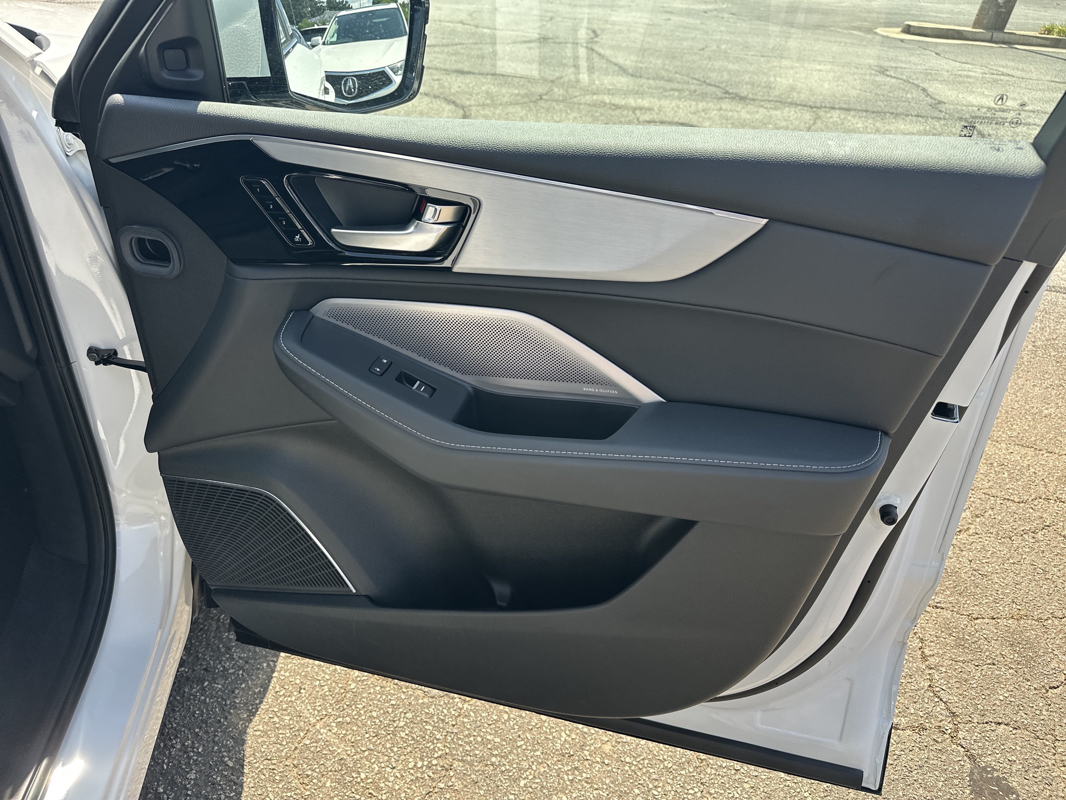 Certified 2026 Acura MDX w/ Technology Package FWD image 16