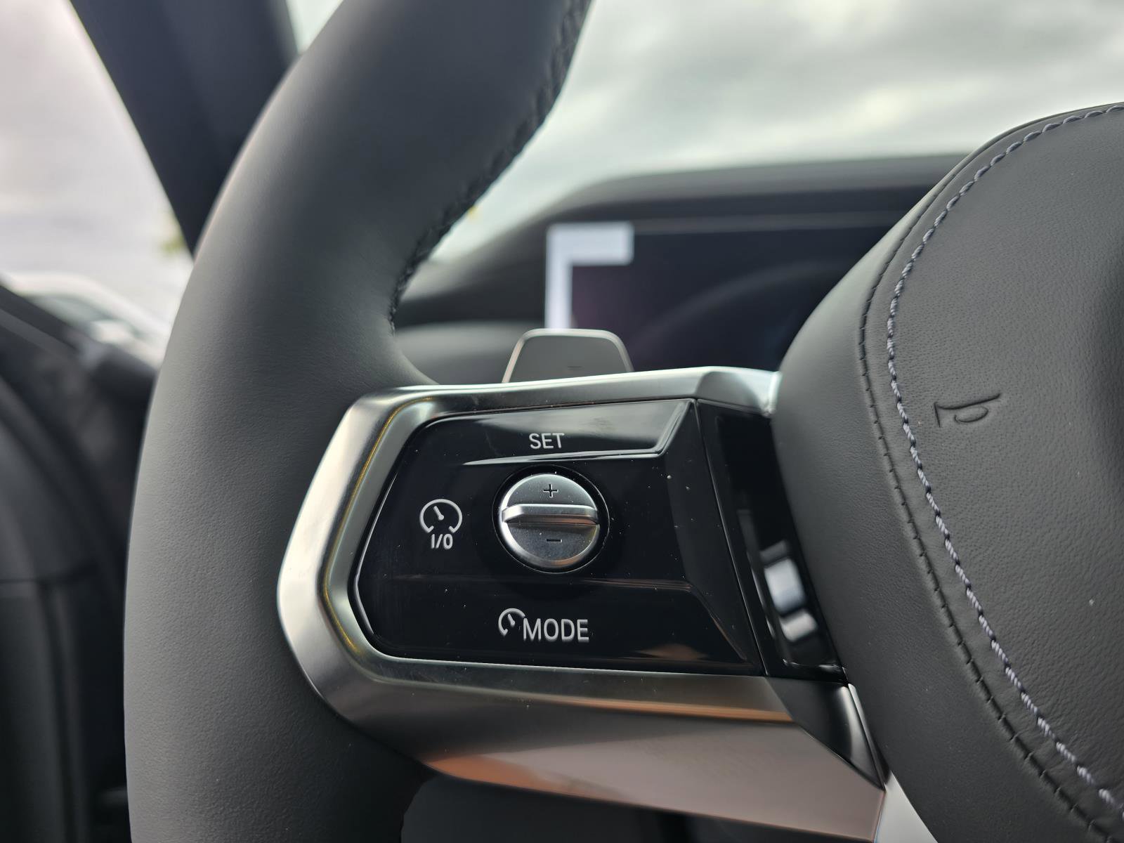 New 2026 BMW 750e xDrive image 18