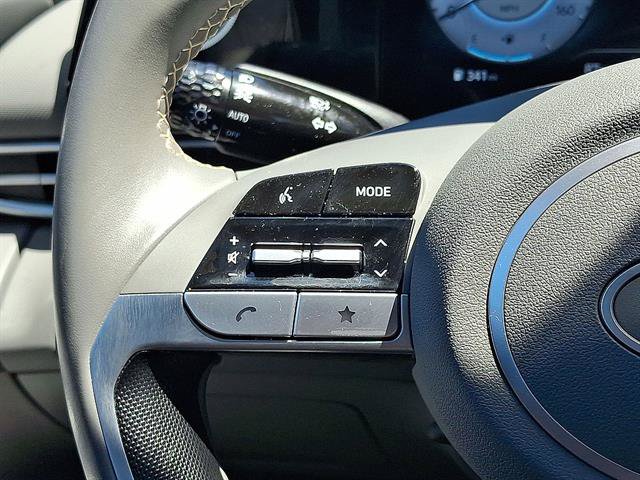 Certified 2025 Hyundai Elantra SEL FWD image 17