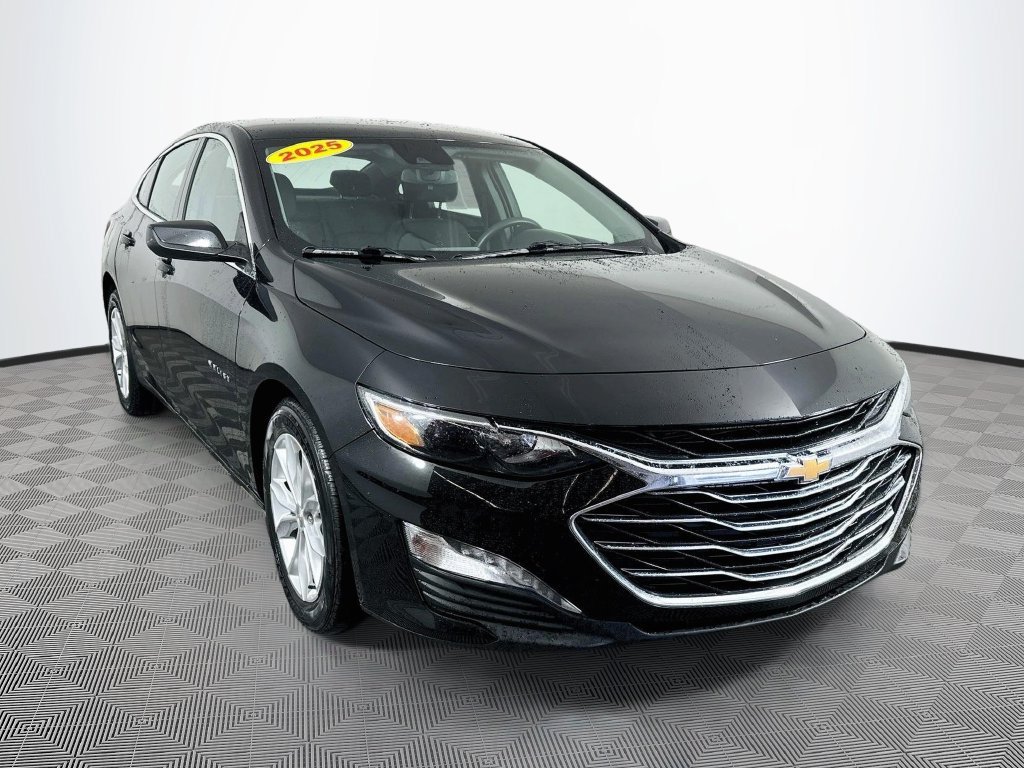 Used 2025 Chevrolet Malibu LT FWD image 2