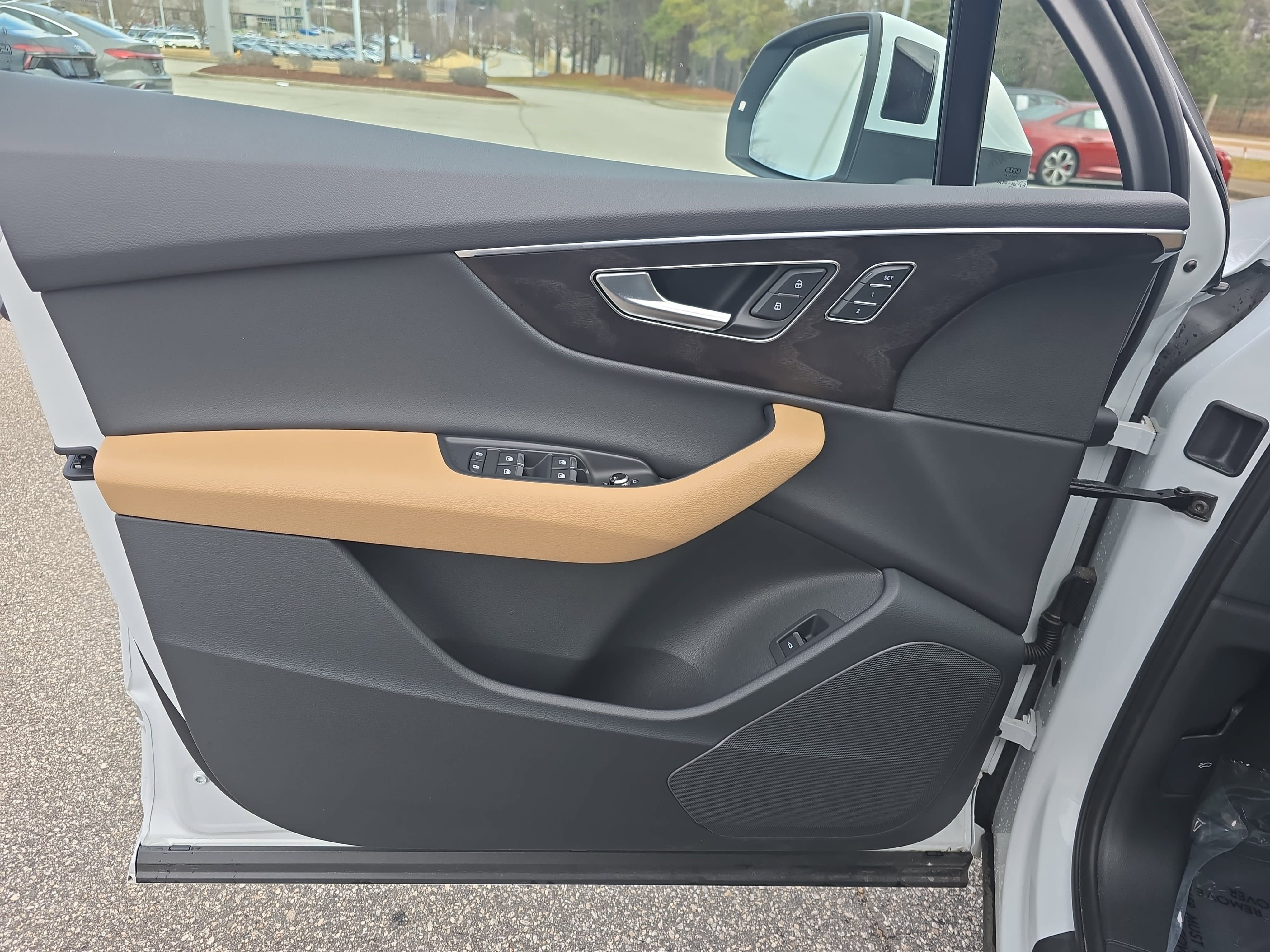 Certified 2025 Audi Q7 2.0T Premium w/ Convenience Package image 25