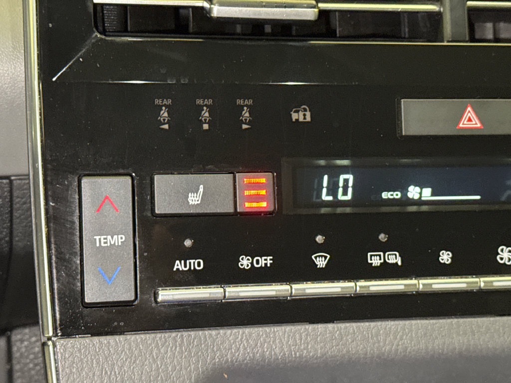 Used 2020 Toyota Avalon XLE FWD image 29