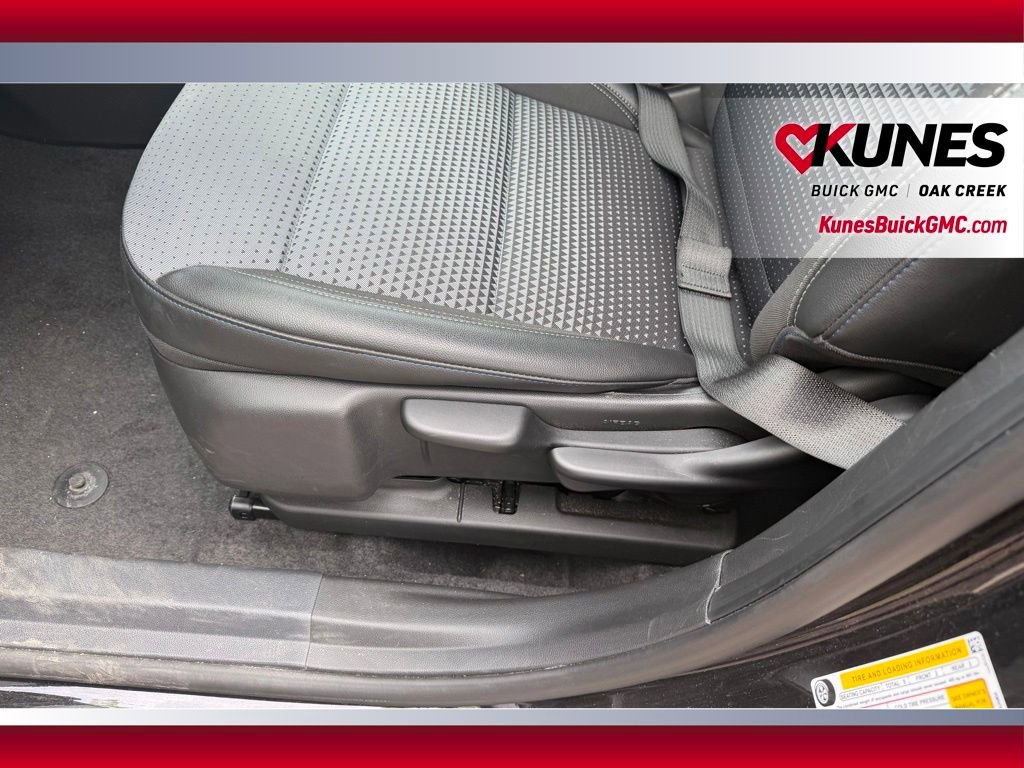 Used 2025 Chevrolet Trax LT w/ LT Convenience Package FWD image 11