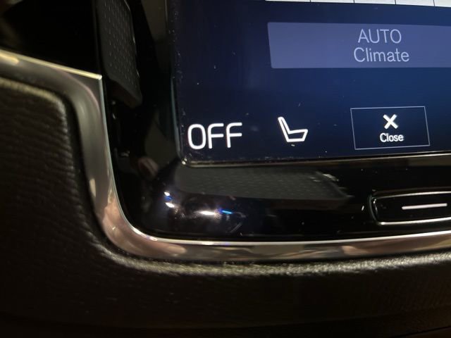 Used 2018 Volvo XC90 T6 Momentum w/ Momentum Plus Package image 33