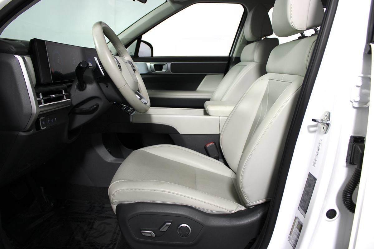 Used 2024 Hyundai Santa Fe SEL FWD image 11