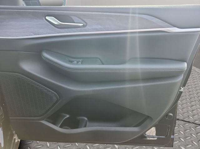 New 2025 Jeep Grand Cherokee L Limited w/ Luxury Tech Group II image 19