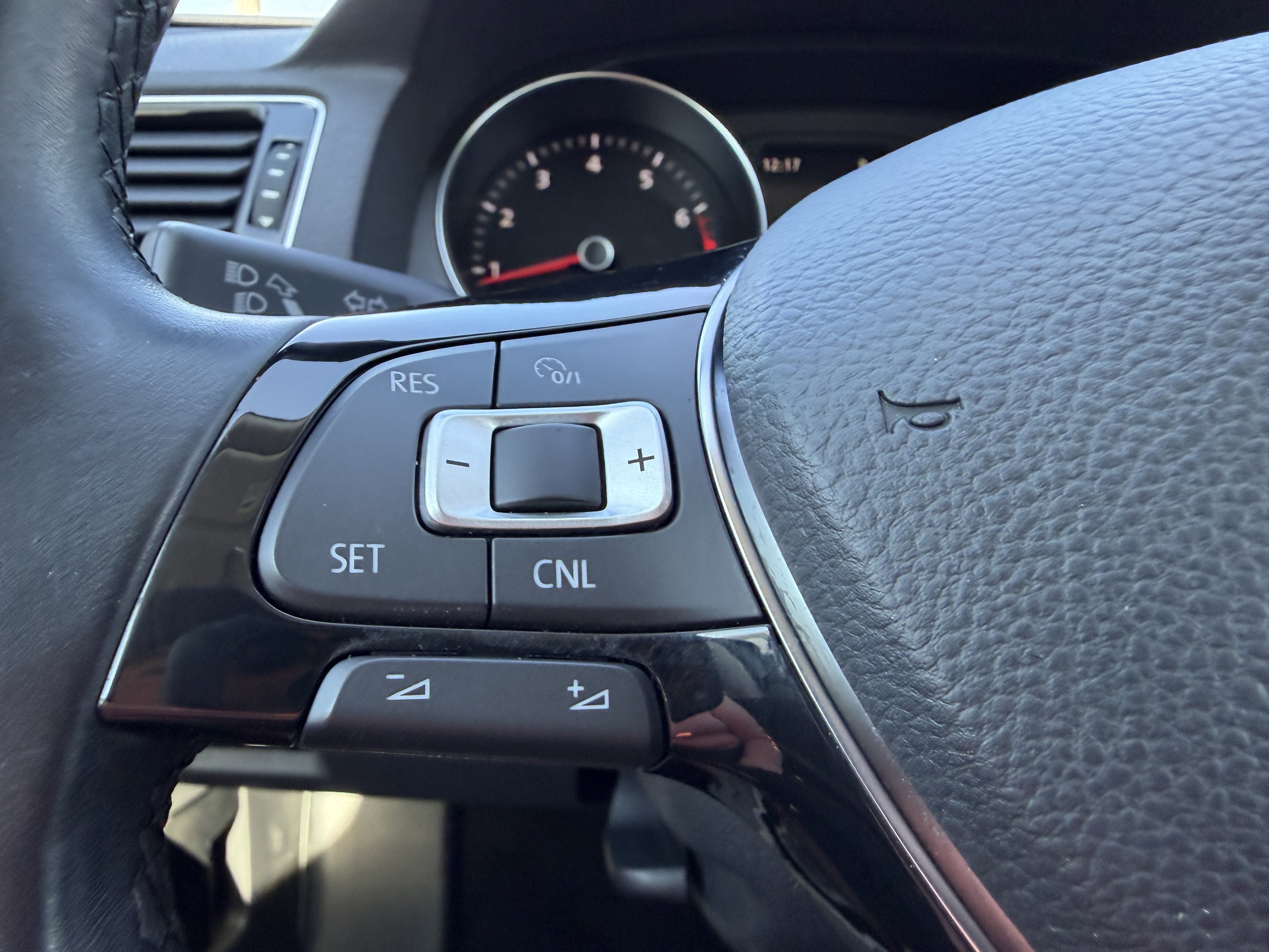 Used 2019 Volkswagen Passat 2.0T Wolfsburg image 26