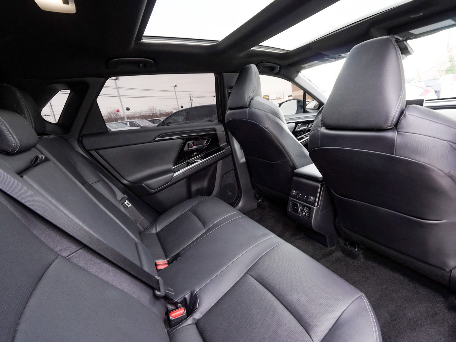 Used 2023 Toyota bZ4X Limited image 39