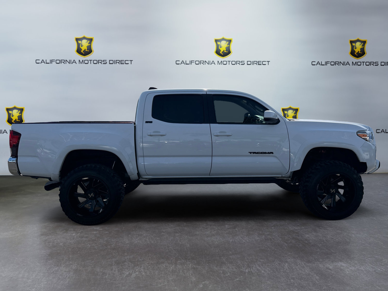 Used 2021 Toyota Tacoma SR5 w/ SR5 Appearance Package (SM) RWD image 6