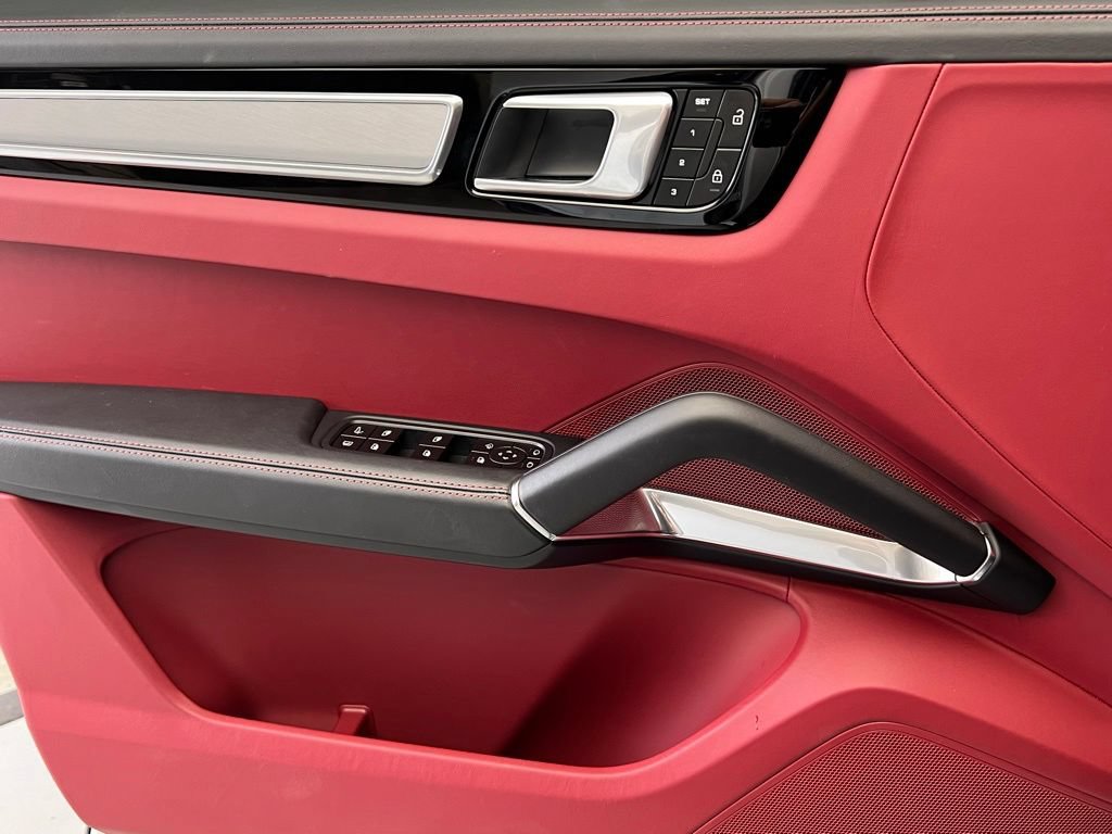 Certified 2023 Porsche Cayenne Turbo S AWD/4WD image 19