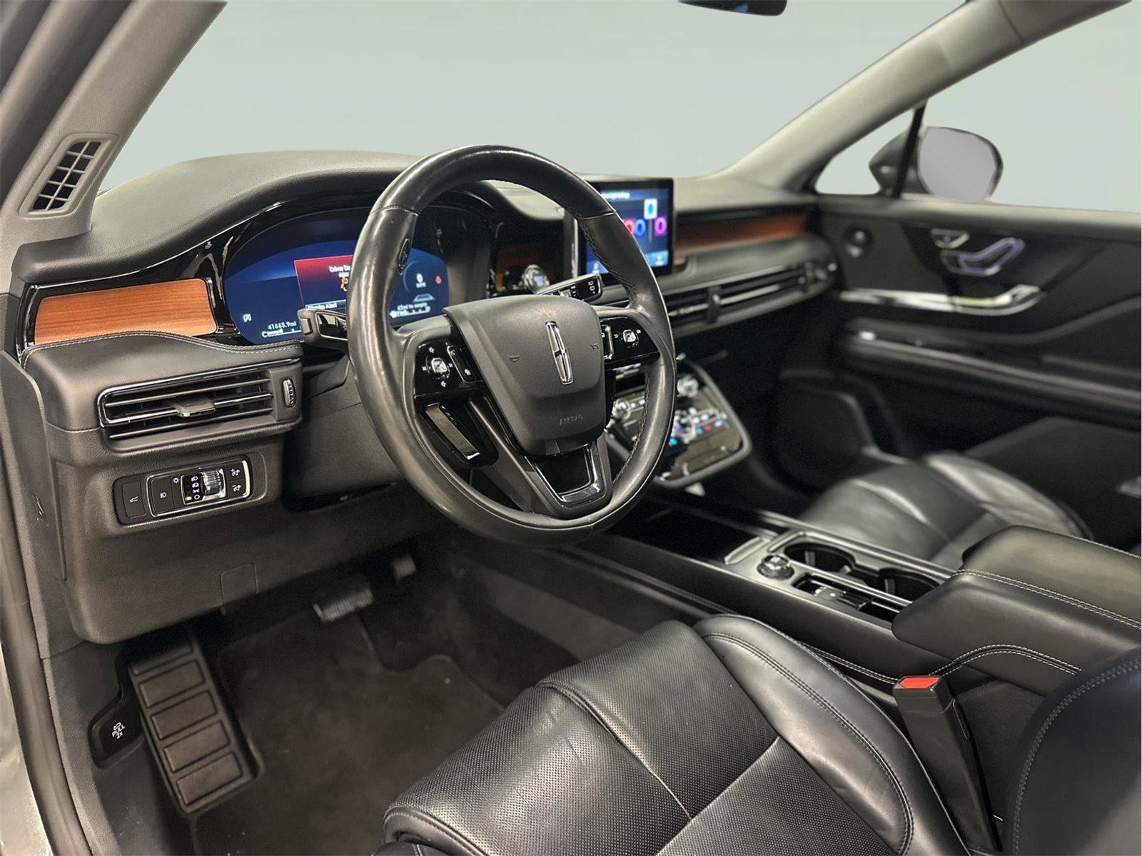 Used 2022 Lincoln Corsair Reserve w/ Equipment Group 201A image 18