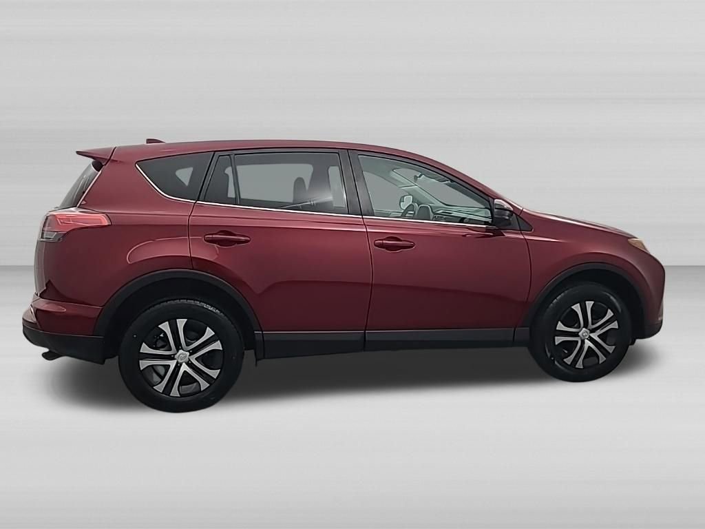 Used 2018 Toyota RAV4 LE image 2