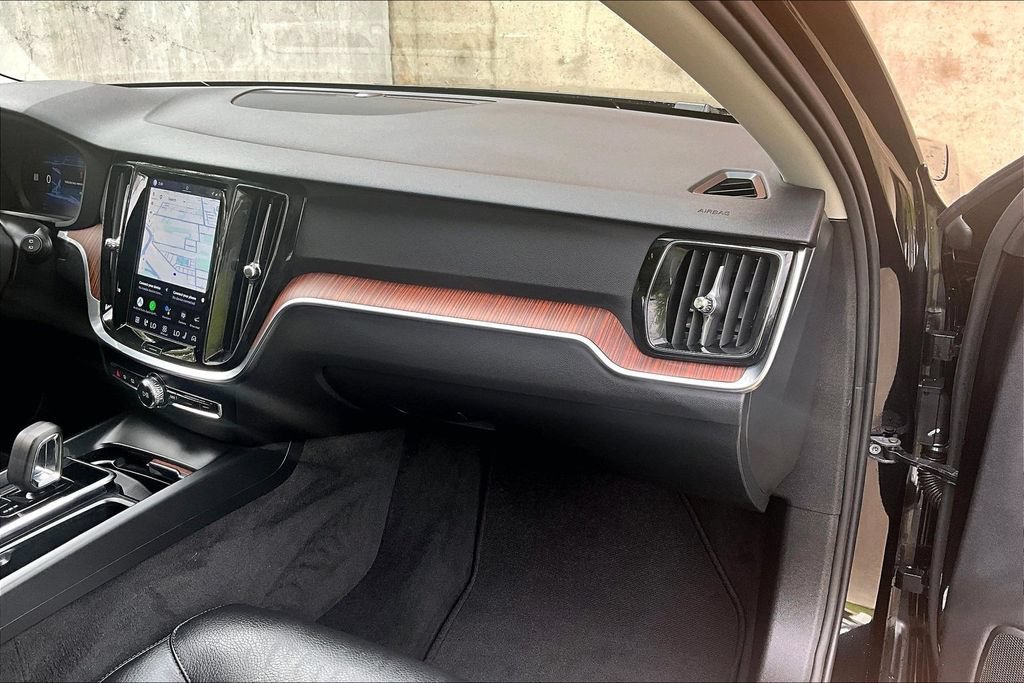 Certified 2025 Volvo V60 B5 Cross Country Plus AWD/4WD image 21