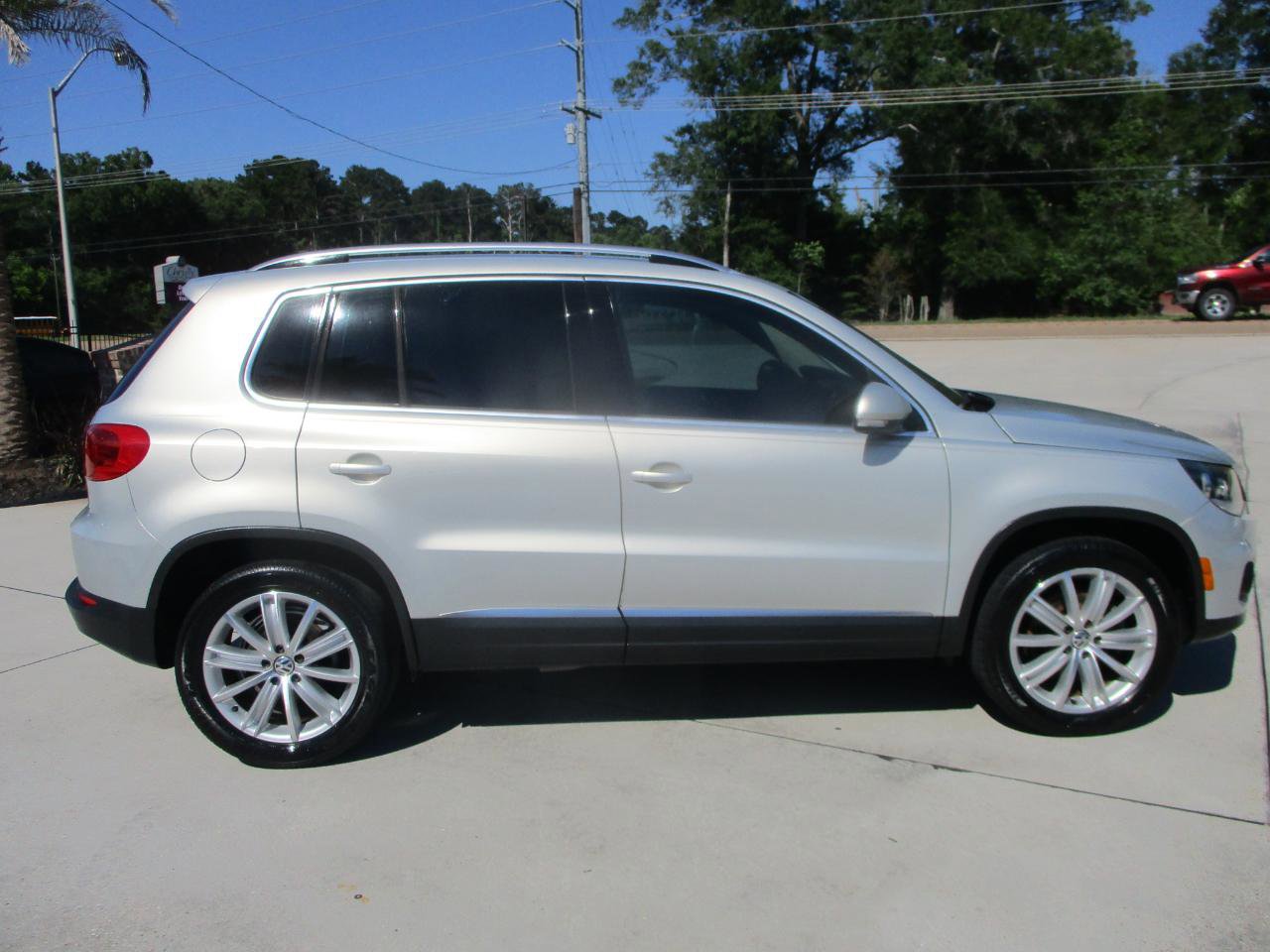 Used 2013 Volkswagen Tiguan SE FWD image 15