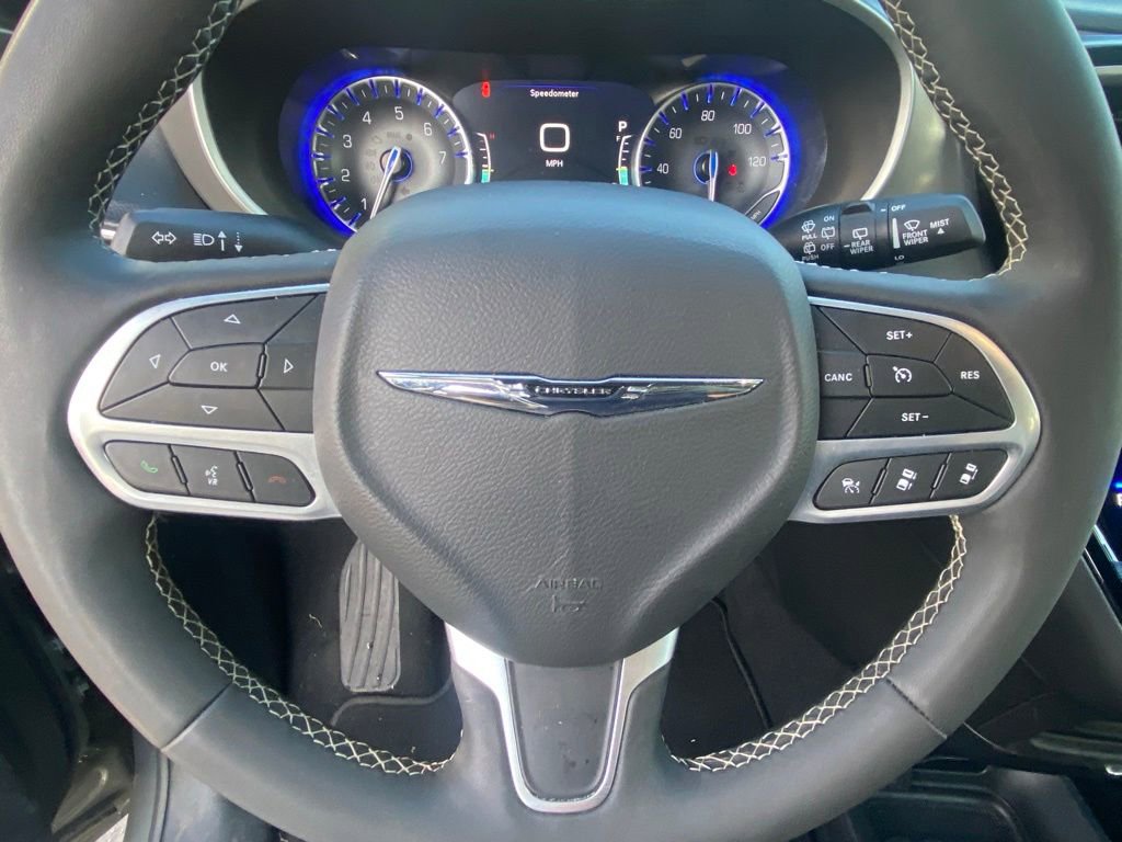 Used 2025 Chrysler Pacifica Select FWD image 17