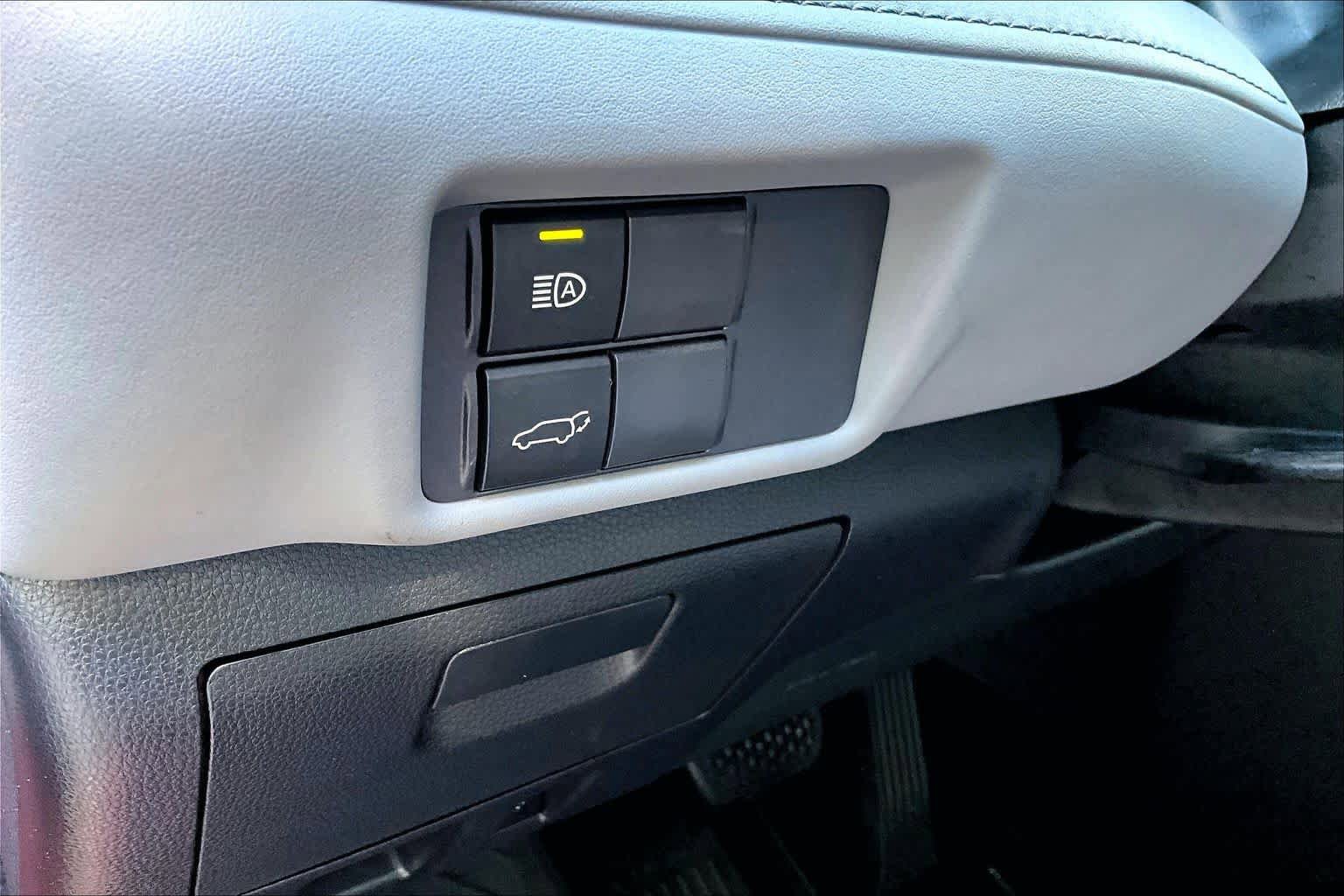 Used 2022 Toyota Highlander XLE AWD/4WD image 33