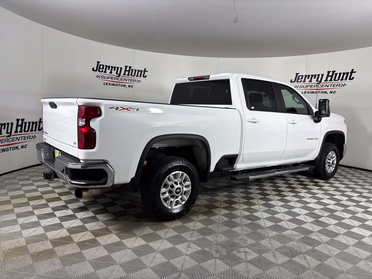 Used 2025 Chevrolet Silverado 2500 LT w/ Convenience Package AWD/4WD image 4