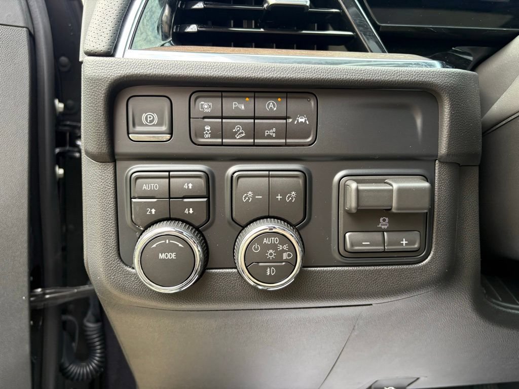 New 2026 Chevrolet Suburban High Country w/ Sun And Tow Package AWD/4WD image 18