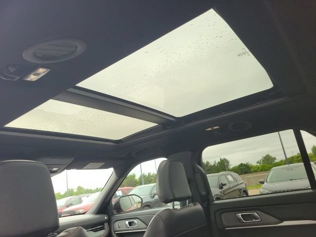 Used 2025 Ford Explorer ST-Line AWD/4WD image 5
